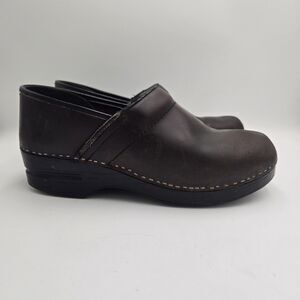 Dansko Professional Clogs Womens Size 40 US 10 Brown Leather Slip On Work Shoes